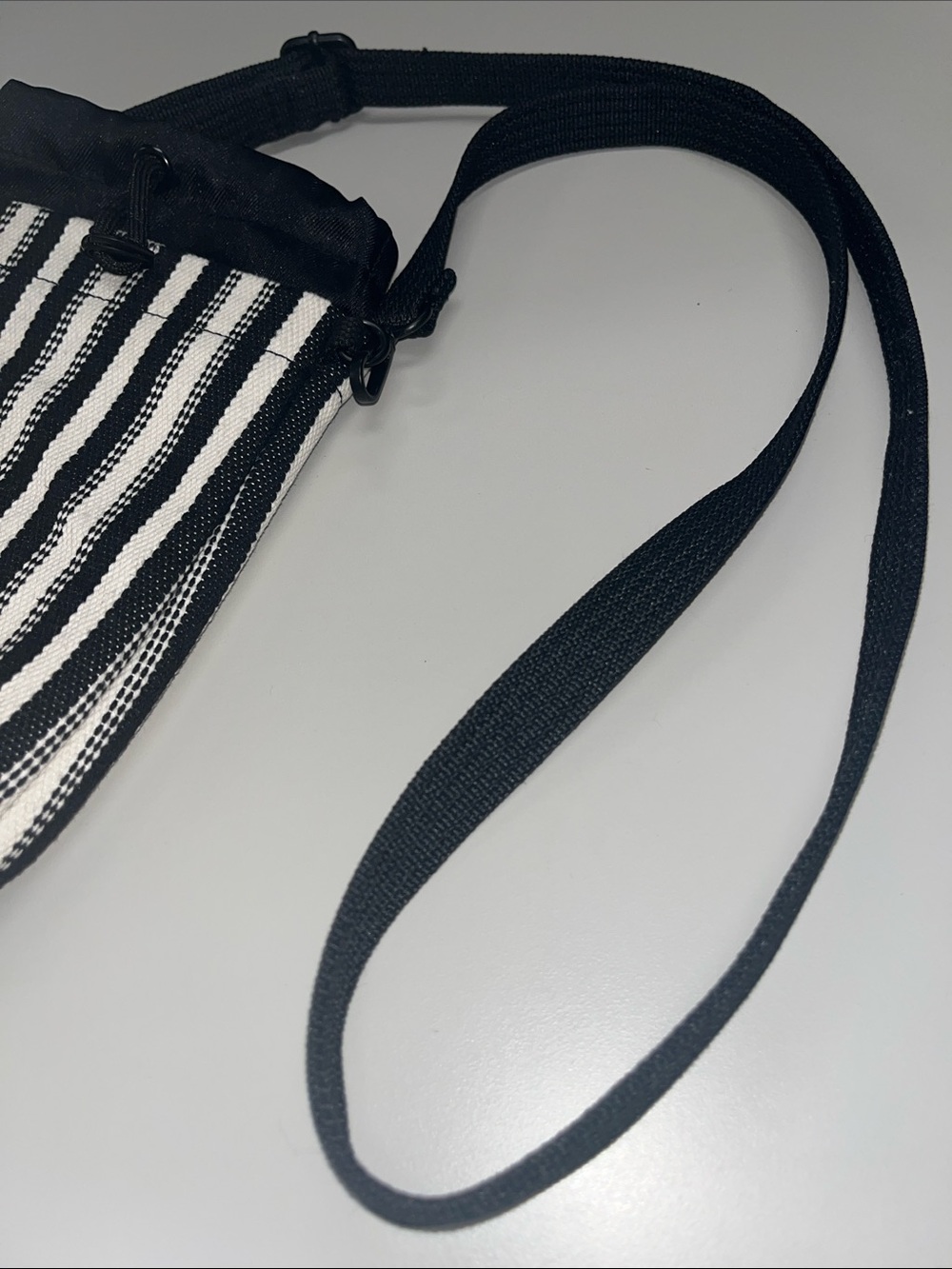 BEIS Black & White Summer Striped Water Bottle Sling Bag NWOT - Picture 4 of 11